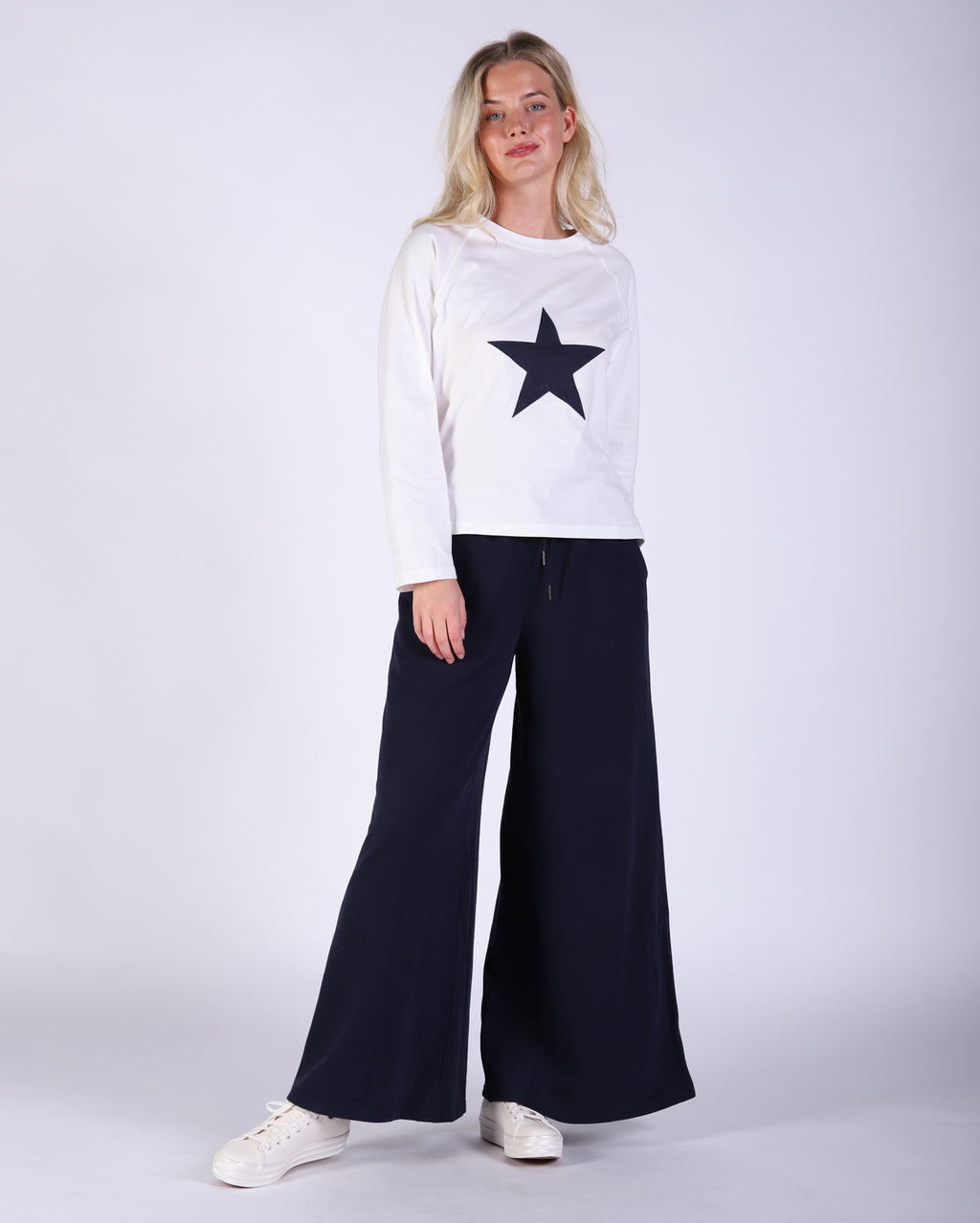 hl25017-2_adatrackpant_picnic_nav_2_1764646991