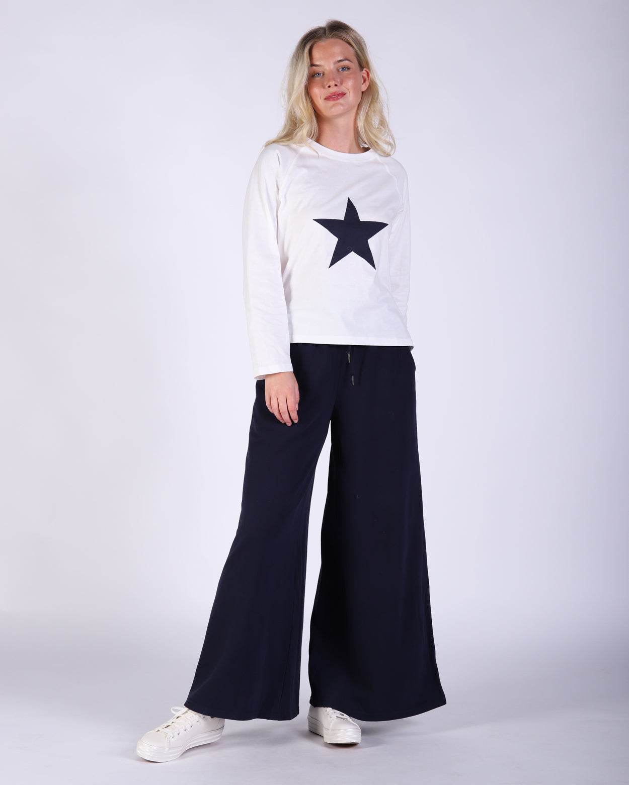 hl25017-2_adatrackpant_picnic_nav_2_1764646991