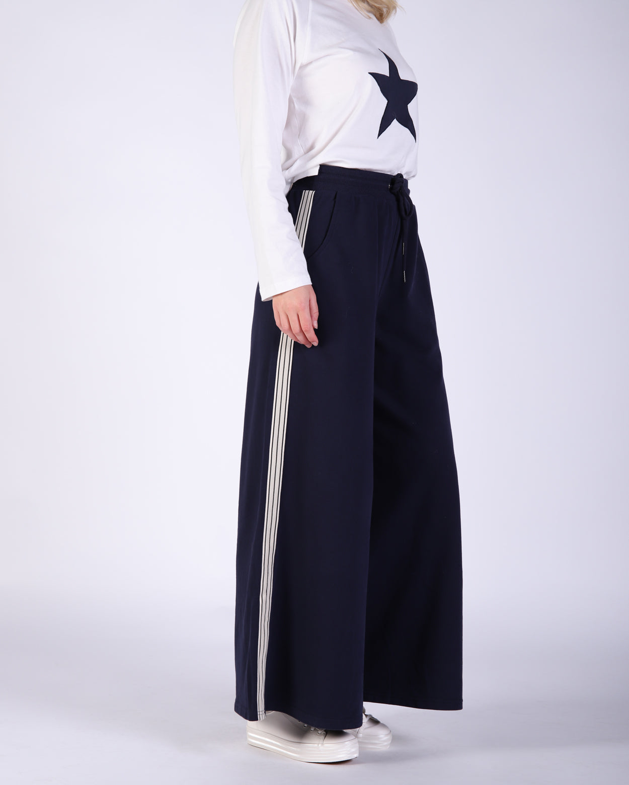 hl25017-2_adatrackpant_picnic_nav_3_1764646991