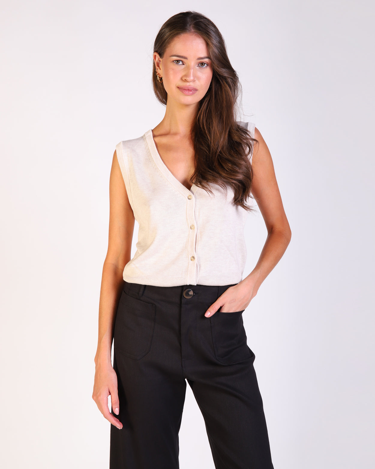 ls031-w25_abbieknitvest_picnic_oat_2_1764644559