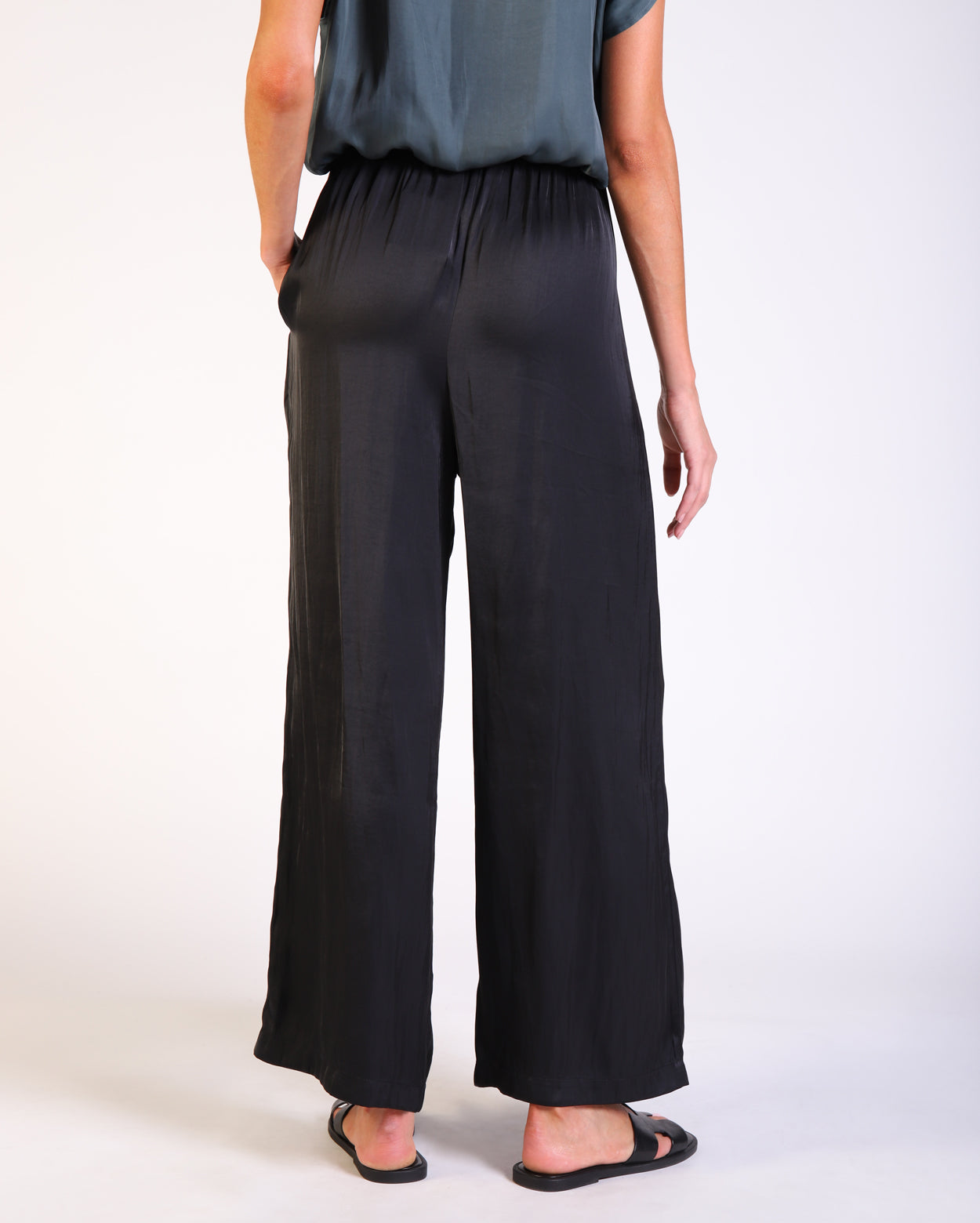 me1457-s25_santinopant_picnic_blk_4_1764639637