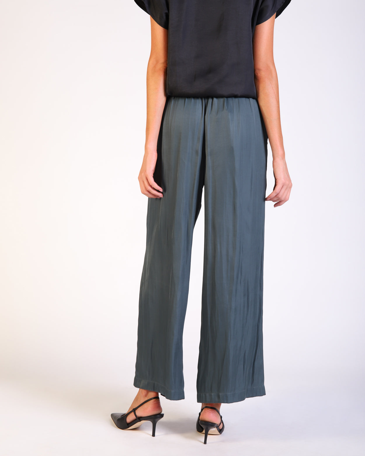 me1457-w25_santinopant_picnic_kal_4_1764646451