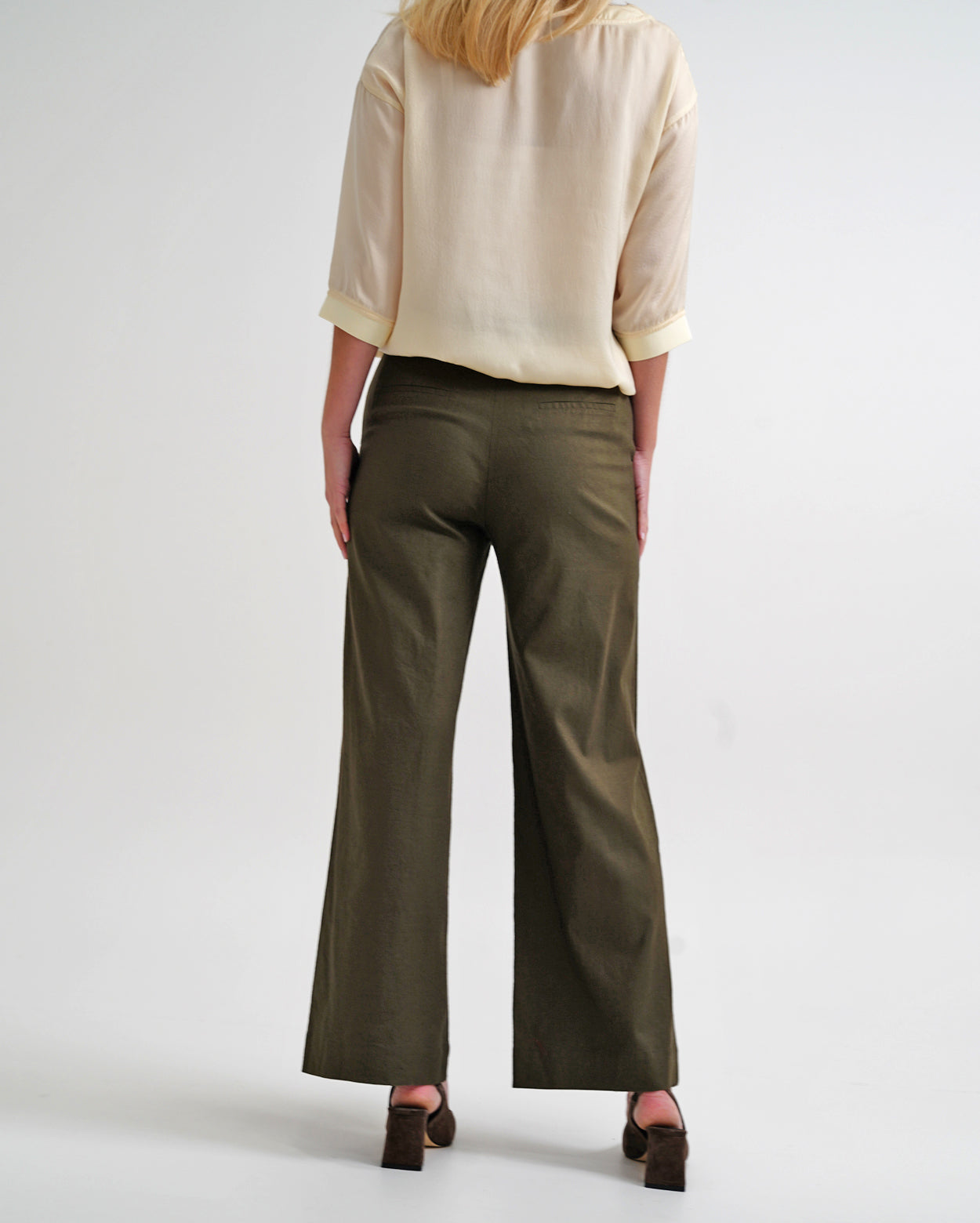 me1536_francispant_picnic_oli_5_1764639853