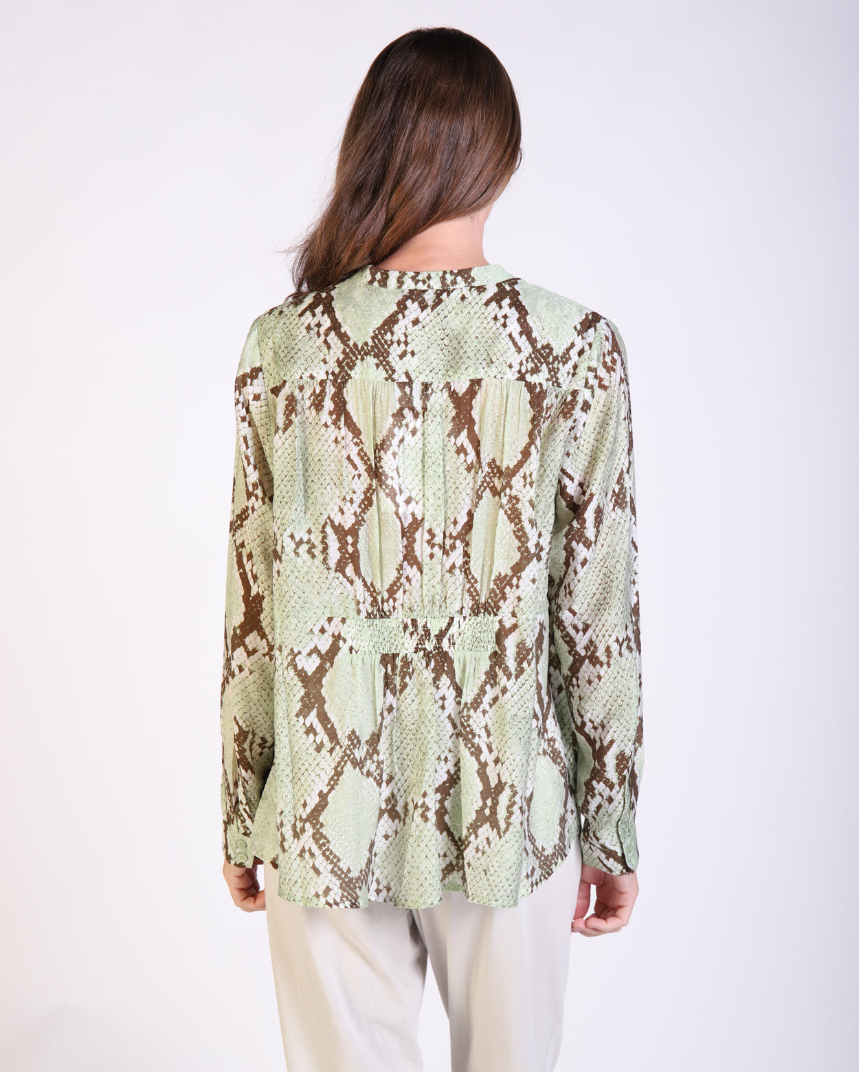 me1539-P1_hannahtop_picnic_snk_4_1764644506