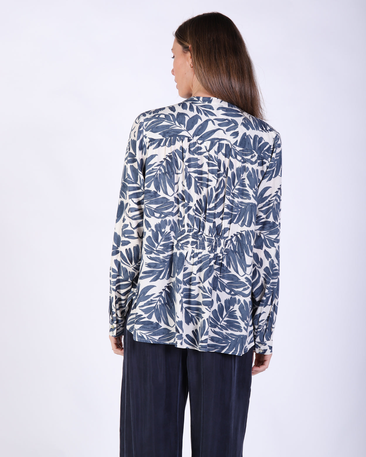 me1539-p3_hannahtop_picnic_flo_4_1764644499