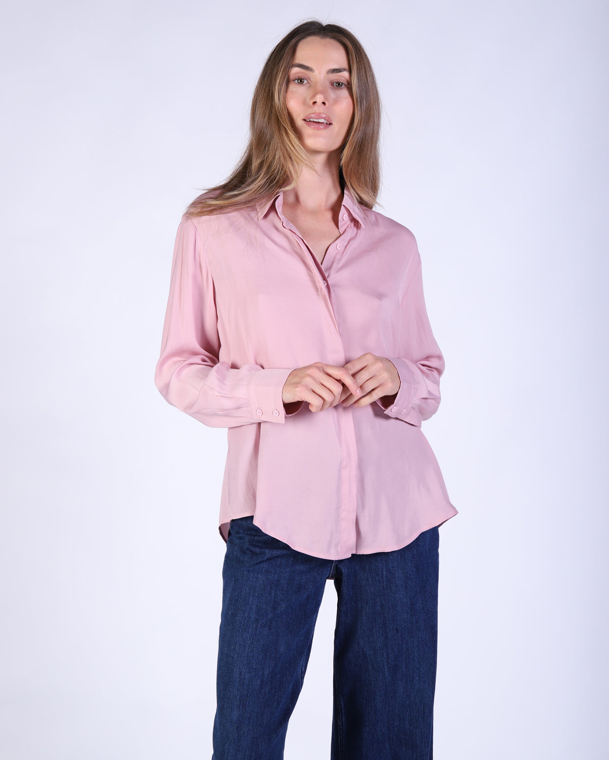 me1543_ellieshirt_picnic_dpi_2_1764645153