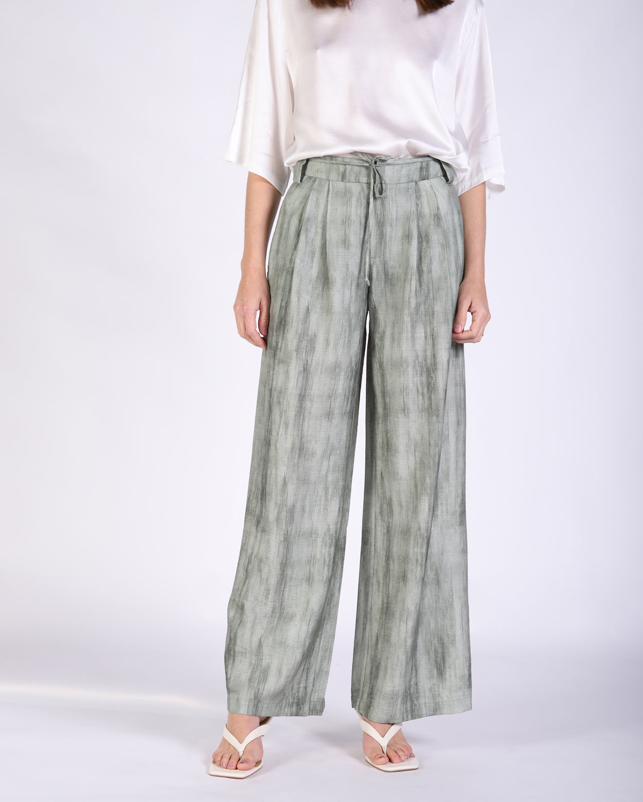 me1549_amypant_picnic_sag_2_1764639506