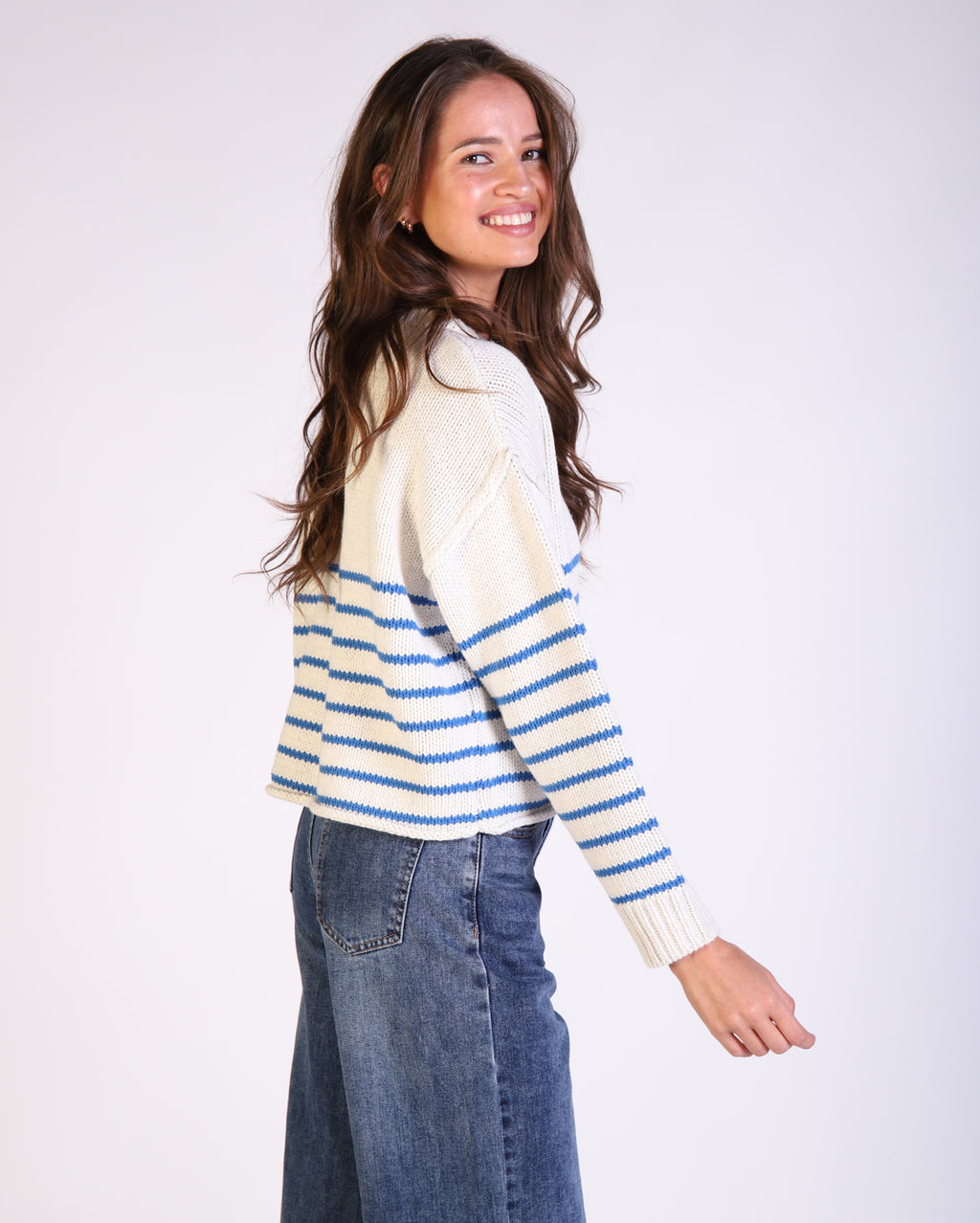 pc335_kaistripeknit_picnic_blu_3_1764644698