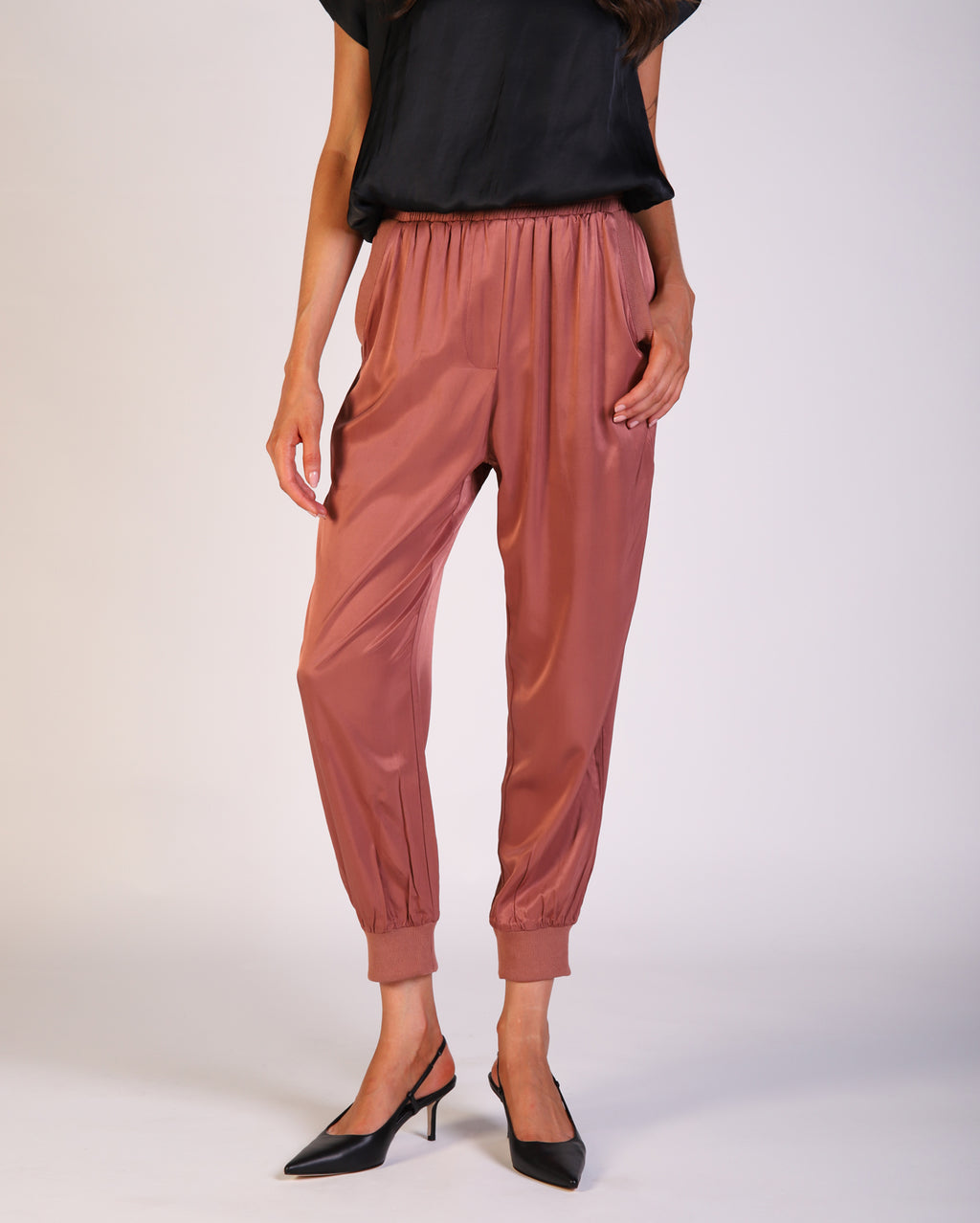 tq101_larajogger_picnic_cin_2_1764646981